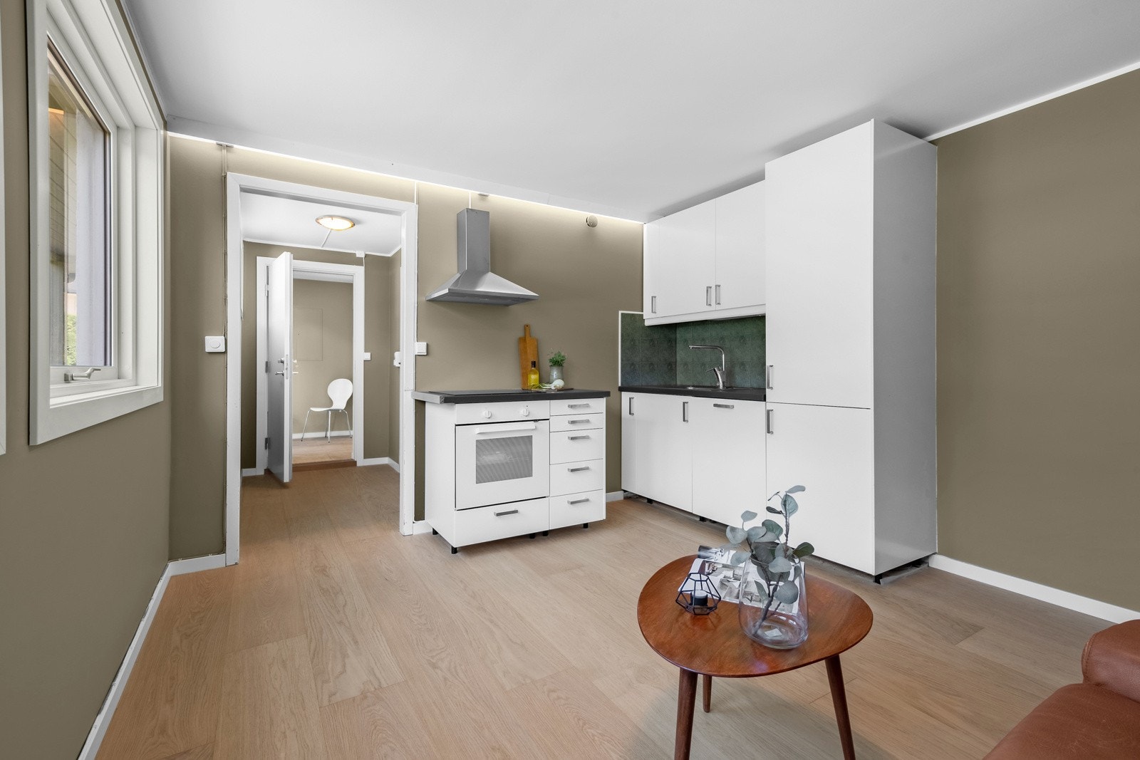 Hybeldel med kombinert stue/kjøkkenløsning for maksimal utnyttelse Galleribilde