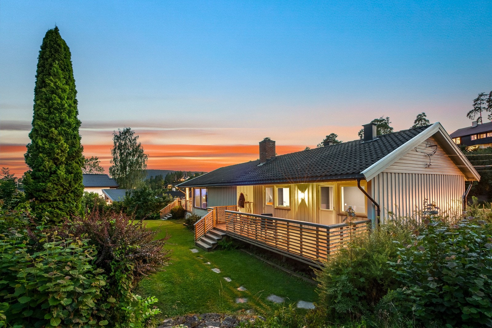 En særdeles lekker, velholdt og moderne familiebolig med innholdsrik planløsning Galleribilde