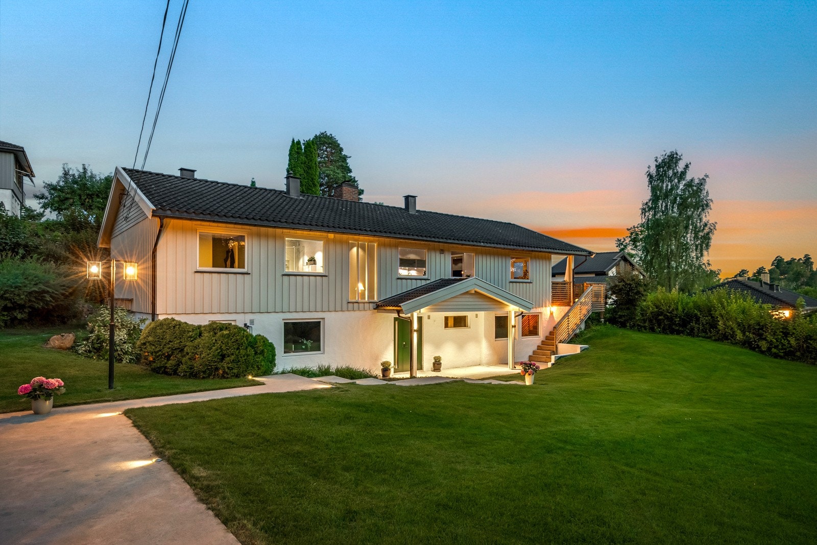 Boligen er utstyrt med varmekabler som strekker seg fra postkassen til inngangsdøren36A Galleribilde