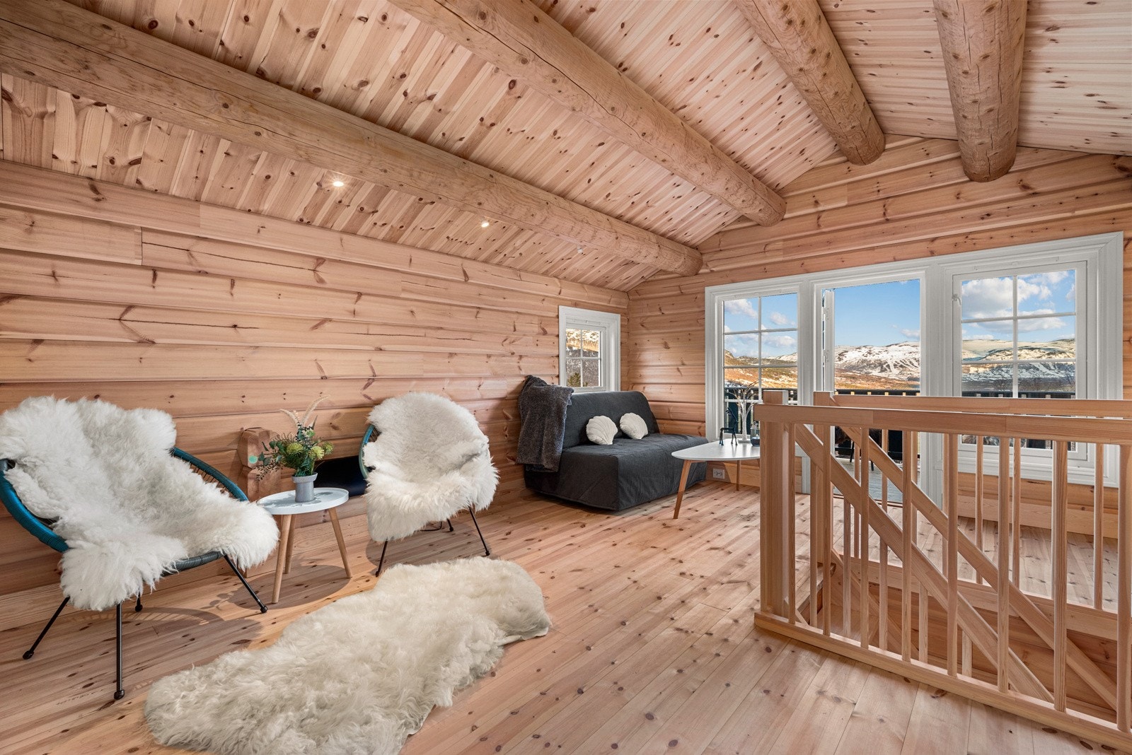 I 2.etg. er det en trivelig stue i tillegg til et soverom og wc. Galleribilde