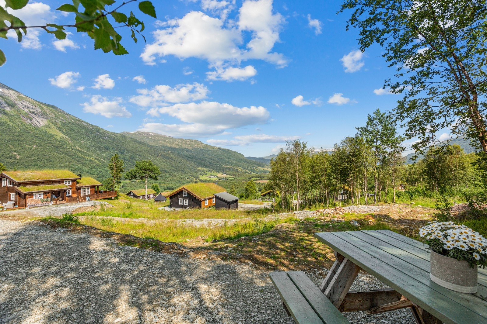 Området og Oppdal forøvrig kan by på et rikt og utbredt turterreng året rundt, og er et yndet utgangspunkt for tur og jakt Galleribilde