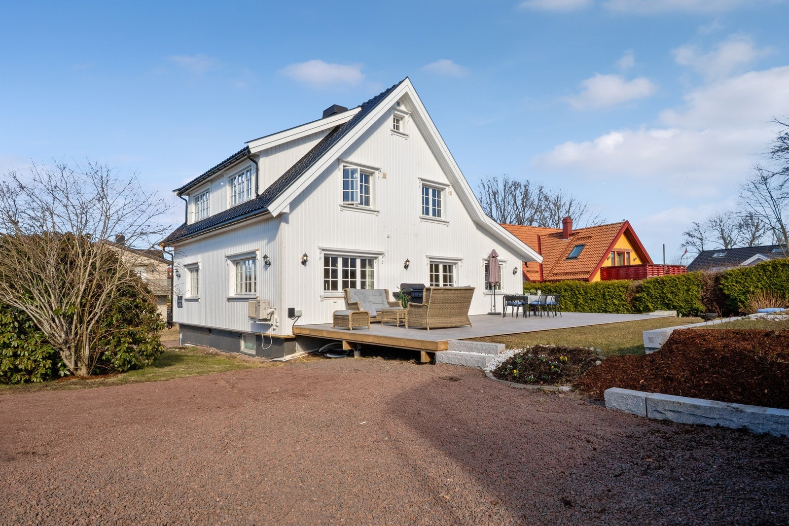 Romslig plass med mulighet for dobbel garasje Galleribilde