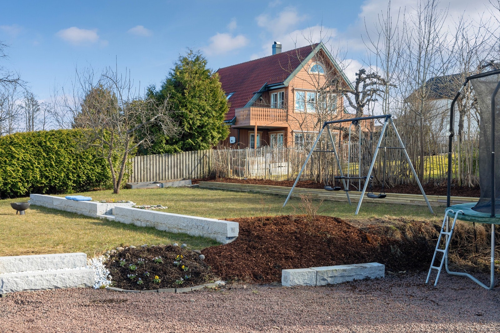 Pent opparbeidet hagetomt Galleribilde