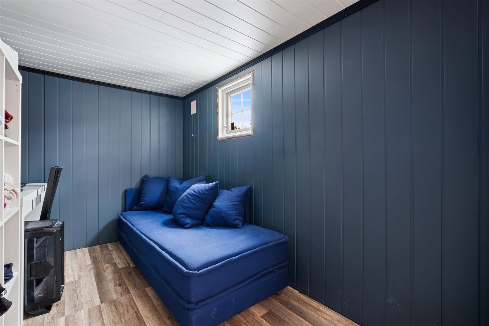 Fra stuen er det tilgang til et innredet rom. Galleribilde