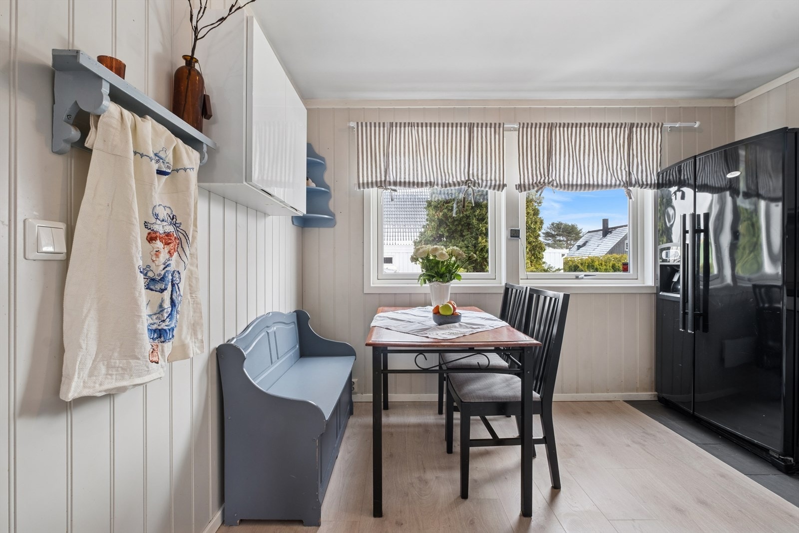 Her er det god plass til en hyggelig sittegruppe, der man kan nyte hyggelige frokoster sammen. Galleribilde