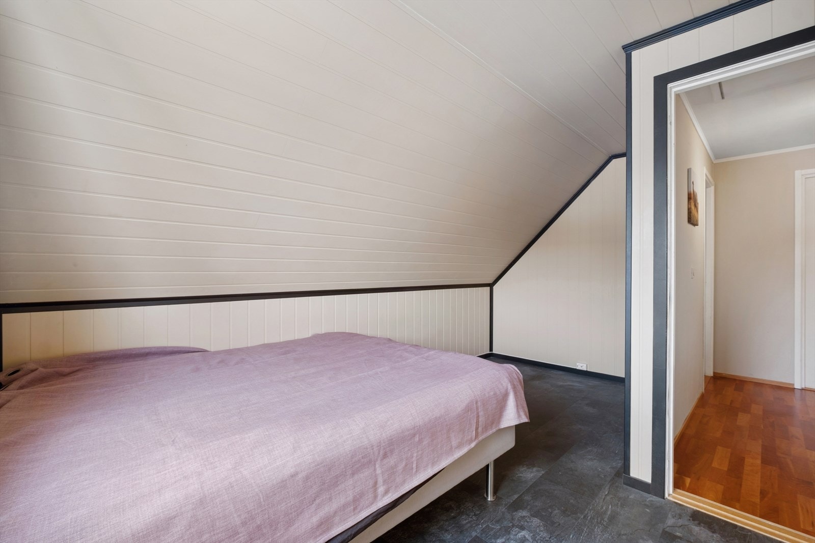 Soverommene har god plass til en stor seng. Galleribilde