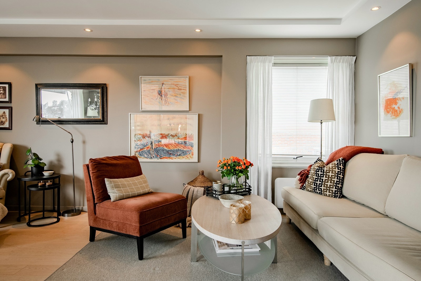 Vinduer med 2-lags glass fra 2017 bidrar til god isolasjon og komfort. Galleribilde