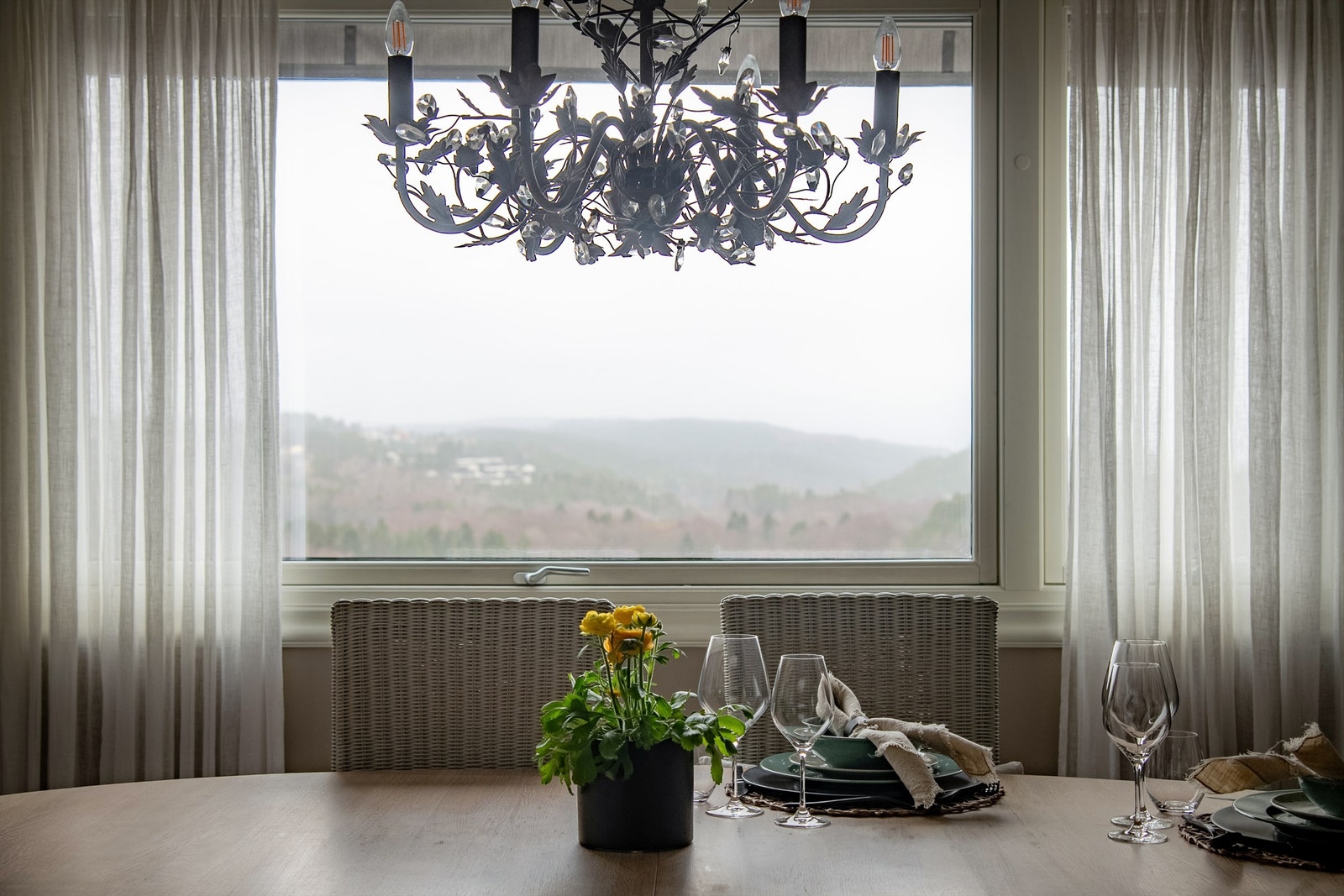 Fra spiseplassen har man en fin utsikt over nærområdet. Galleribilde