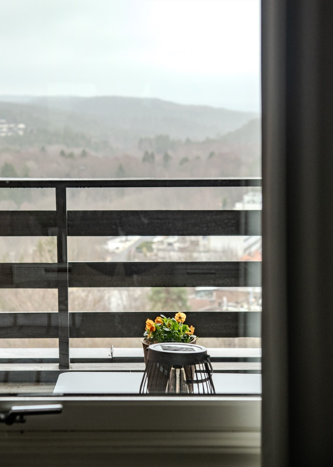 Fra leiligheten er det en åpen og vidstrakt utsikt. Galleribilde