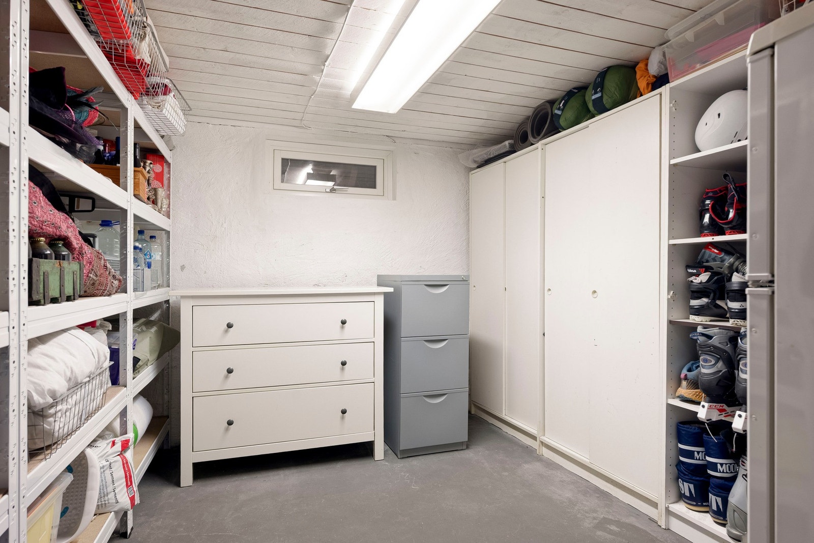 Det er også godt med bodplass i underetasjen. Bodene har adkomst fra kjellerstuen i hoveddelen. Galleribilde