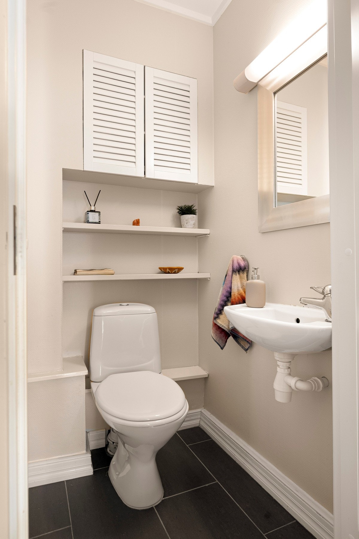 I tillegg til badet har du en praktisk toalettrom i 2.etasje. Galleribilde
