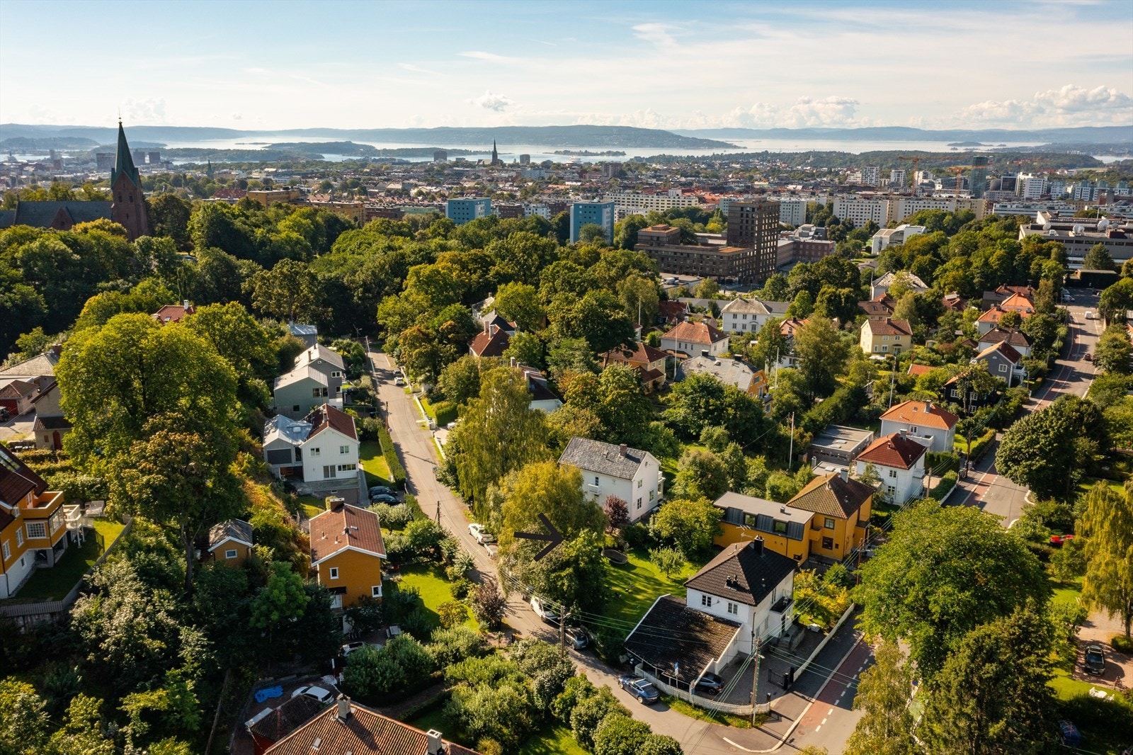 Tilbaketrukket og meget etterspurt beliggenhet i solrike omgivelser Galleribilde