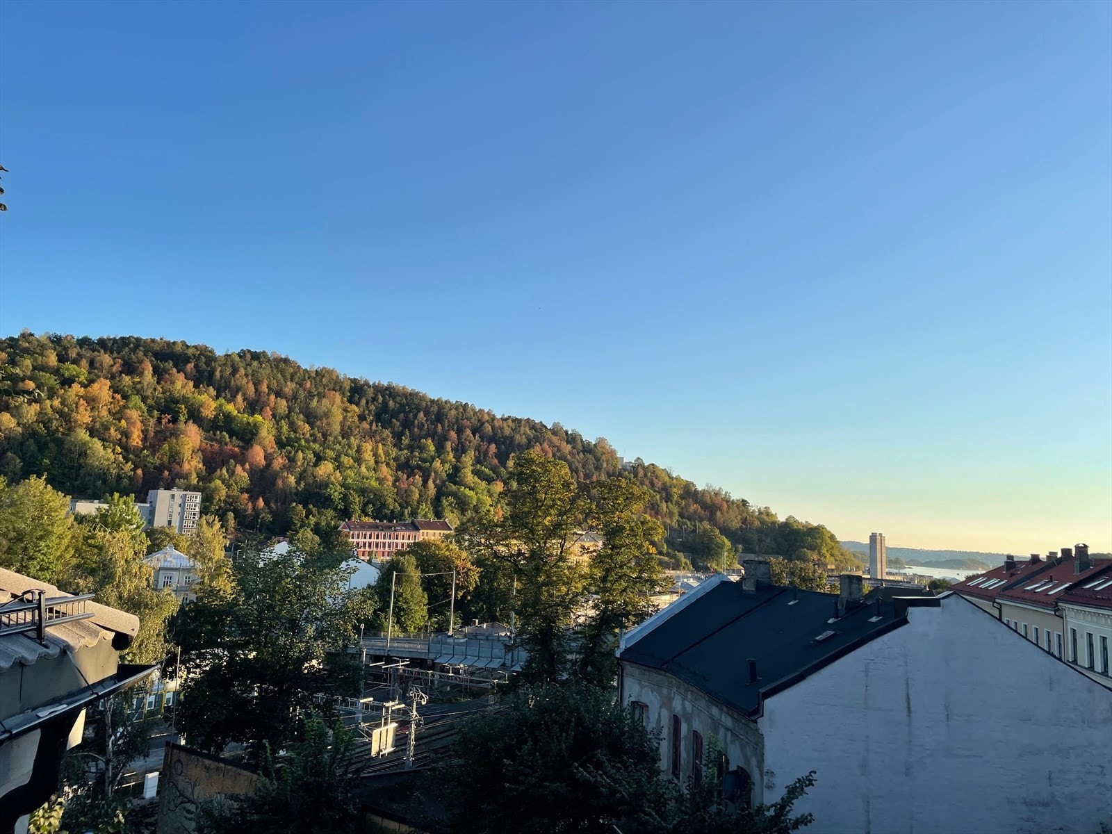 Bilde tatt av selger - Utsikt fra balkong. Galleribilde