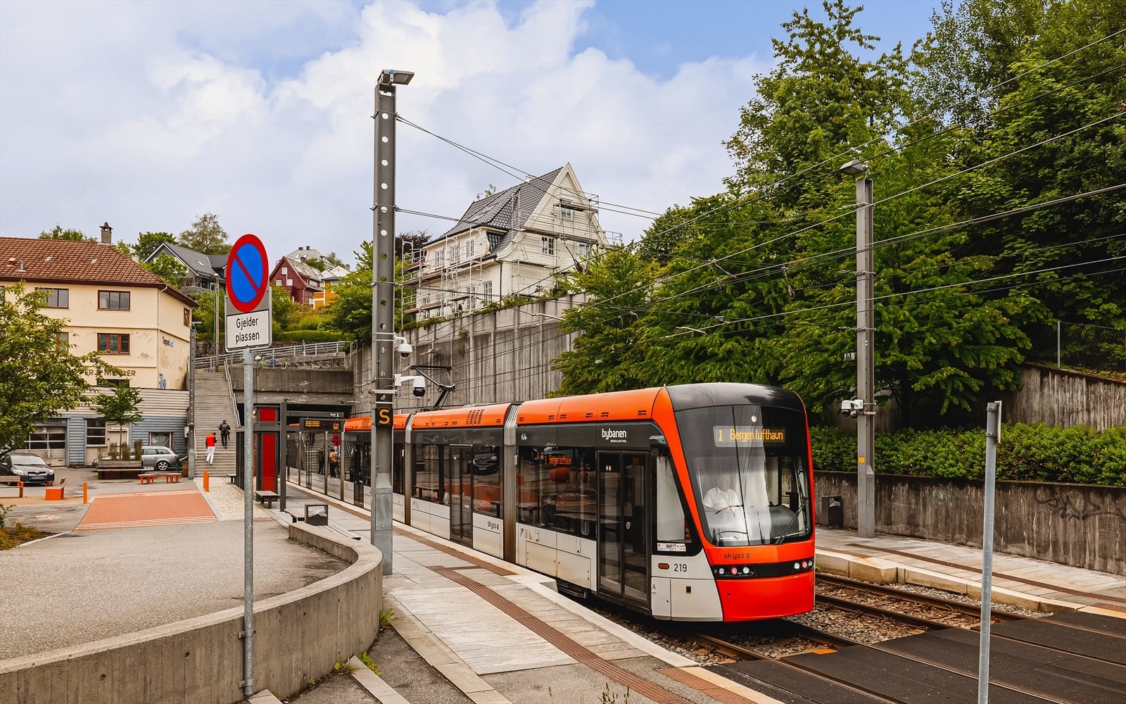 Ett steinkast unna er Paradis Bybanestopp. Galleribilde