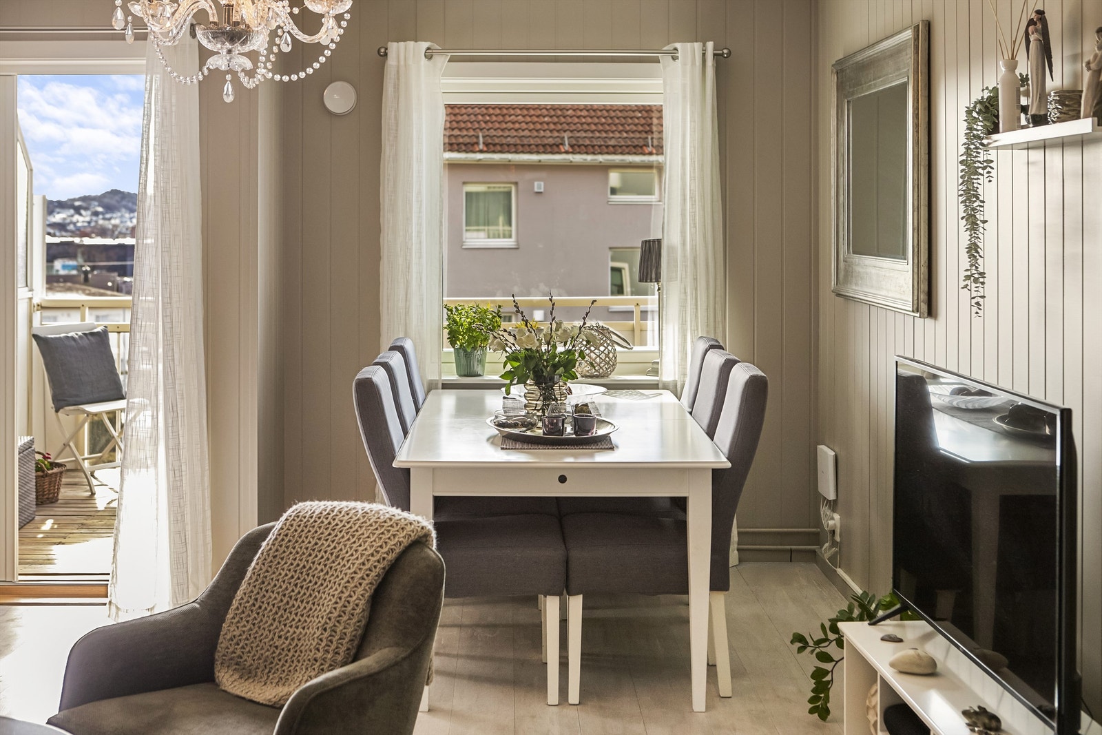 Oppvarming via fjernvarme og Sandefjord bredbånd er inkludert i felleskostnadene. Galleribilde
