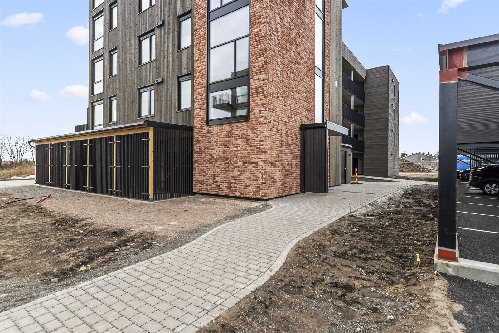 Sykkelbod til venstre og entreen Galleribilde