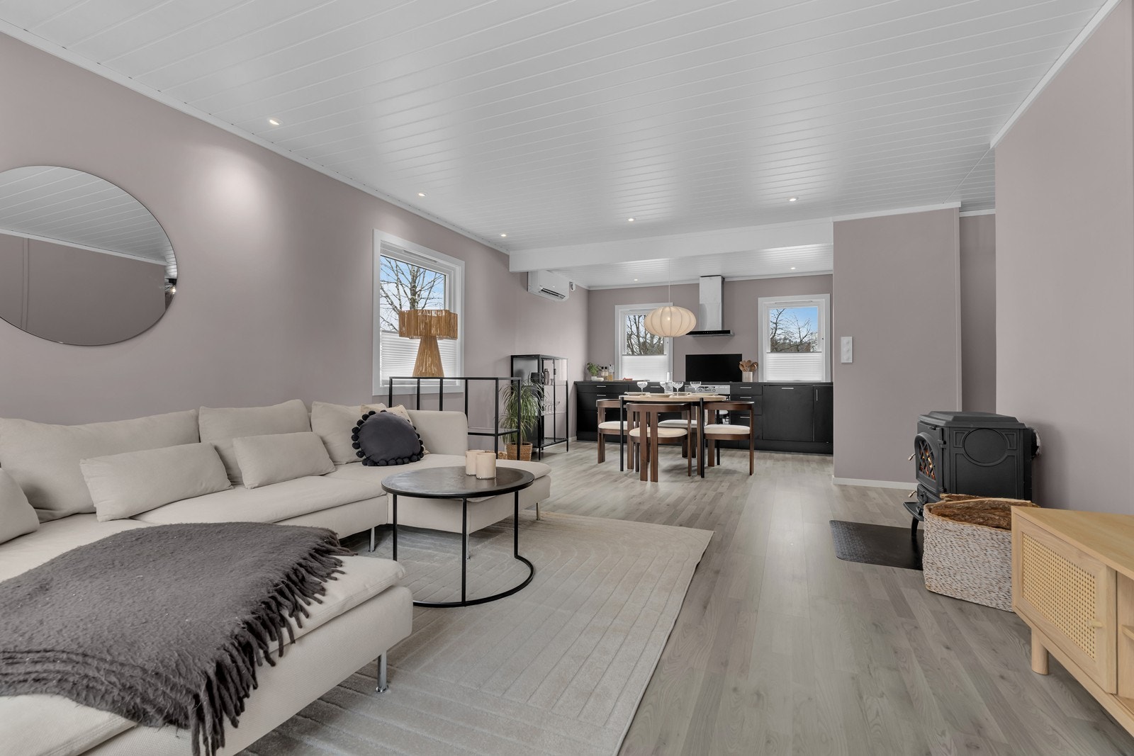 Velkommen til Ringvegen 14 B - en pen 2- roms leilighet med stor, solrik terrasse og hage Galleribilde