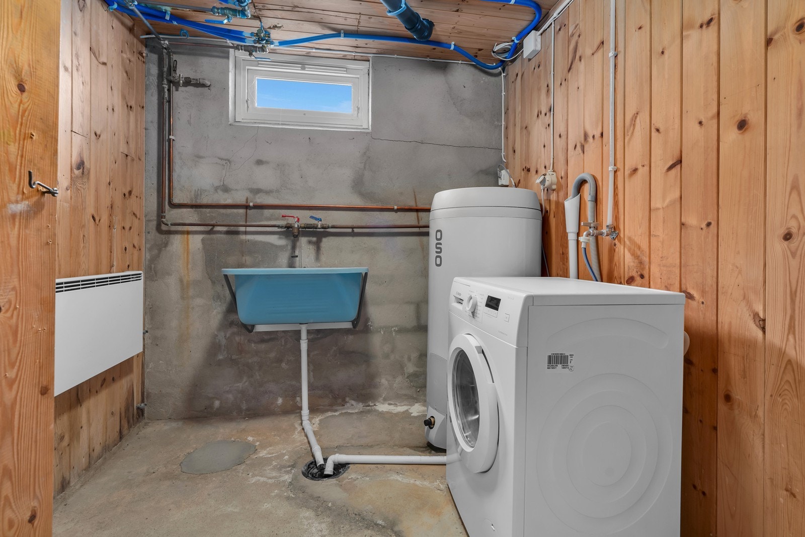 Felles vaskerom i kjeller med egen maskin Galleribilde