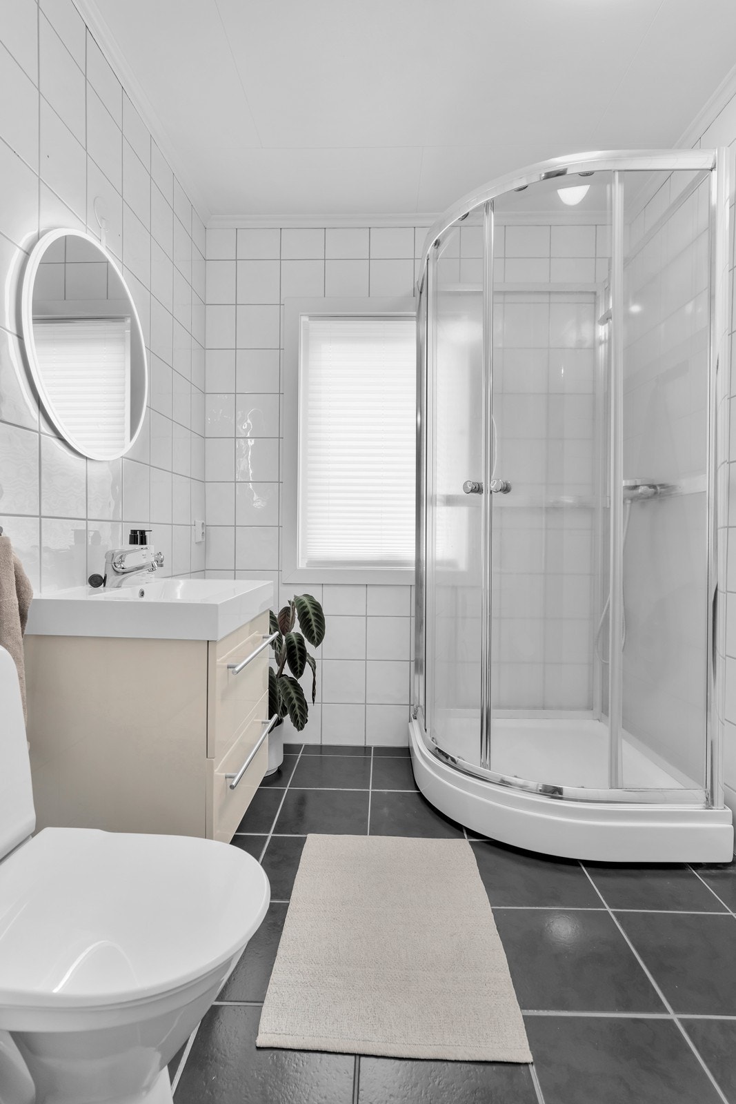 Pent bad med dusjkabinett Galleribilde