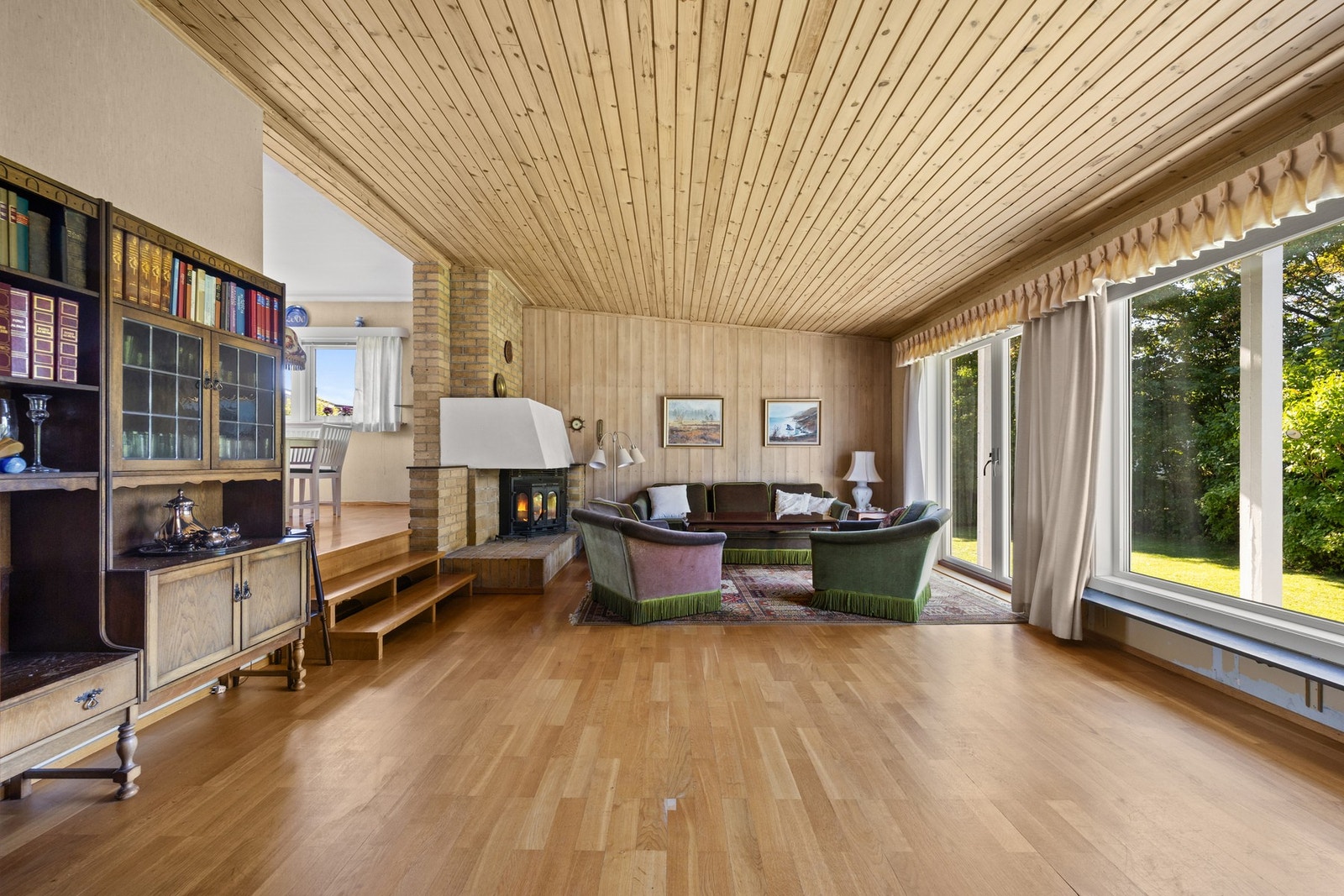 Fra stuen er det direkte adkomst til til hagen Galleribilde
