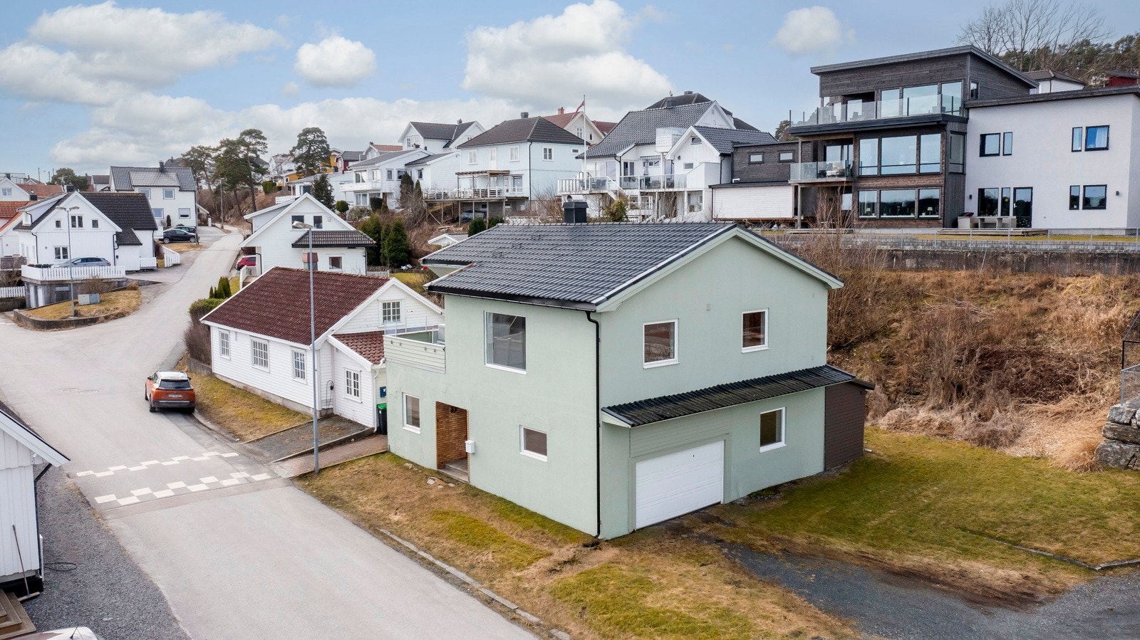 Meglerhuset & Partners Telemark v/ Eiendomsmegler MNEF Per Arne Helland har gleden av å presentere Skarpenordveien 6. Galleribilde