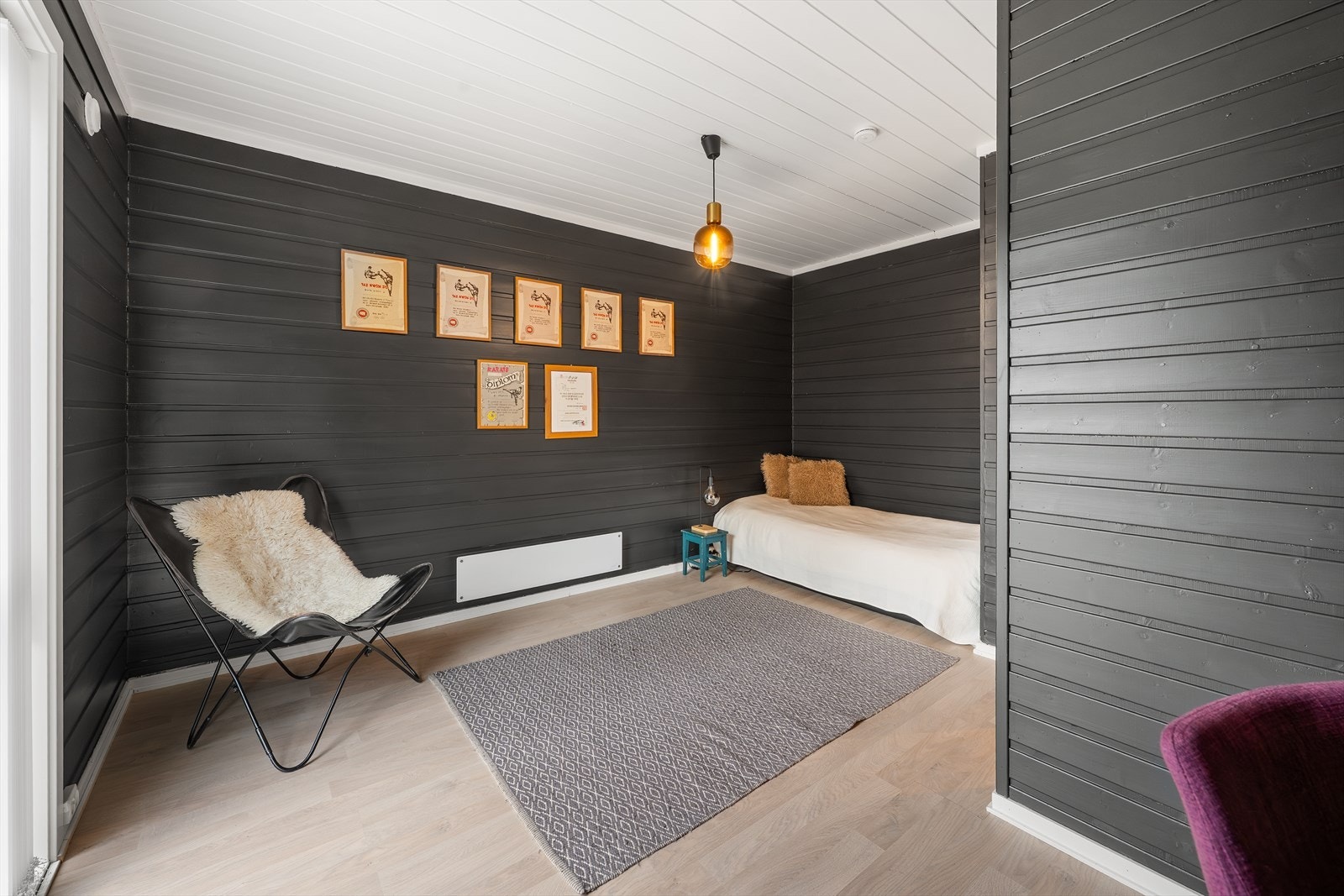 Rommet er lunt og trivelig, og egner seg godt som for eksempel gjesterom eller kontor. Galleribilde