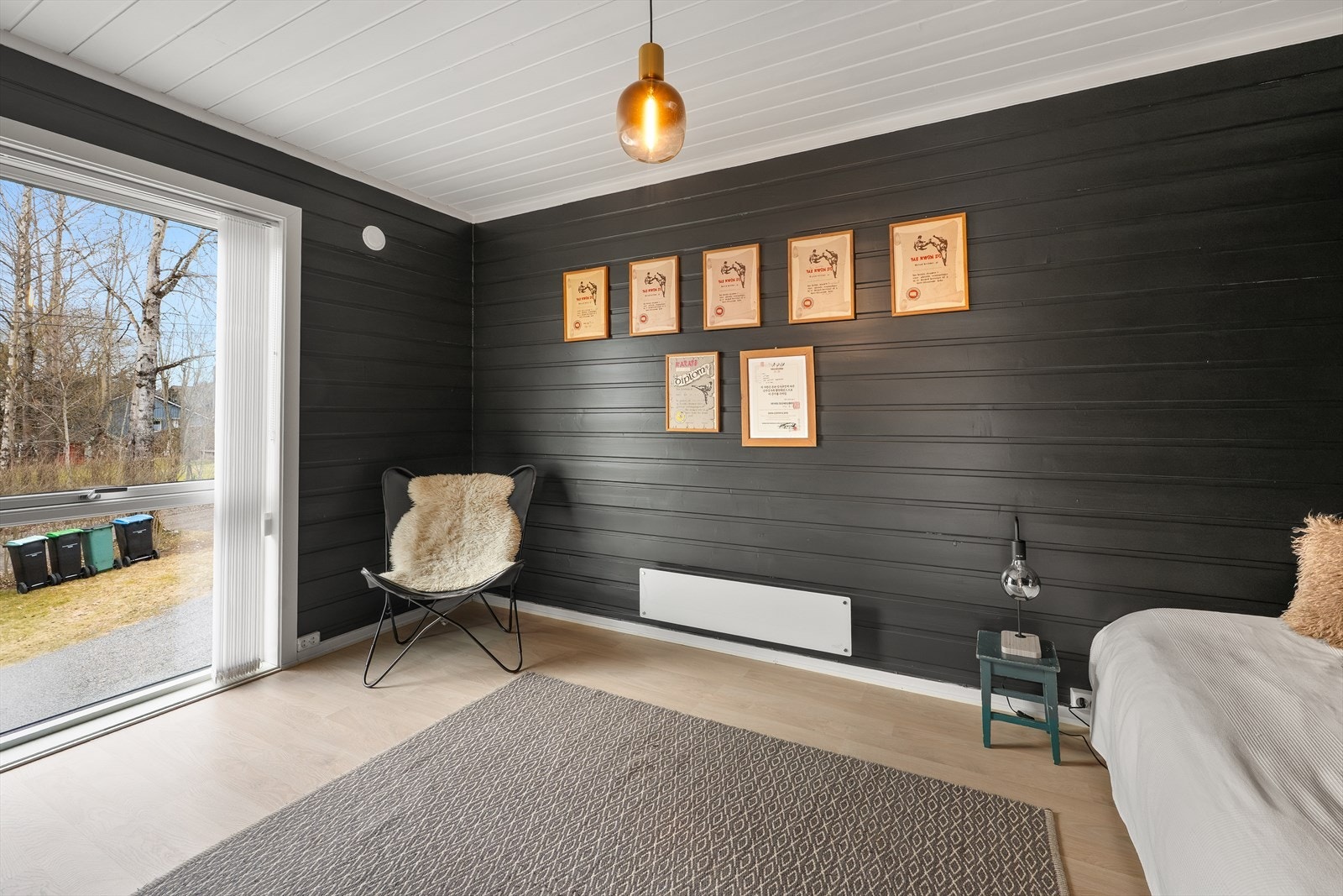 Det tredje soverommet i 1. etasje har stor vindusflate og mye naturlig lys. Galleribilde