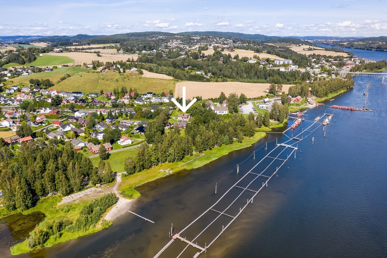 Nyt nærheten til Fetsund Lenser og de flotte turområdene langs Glomma og i Nordre Øyeren Naturreservat. Galleribilde