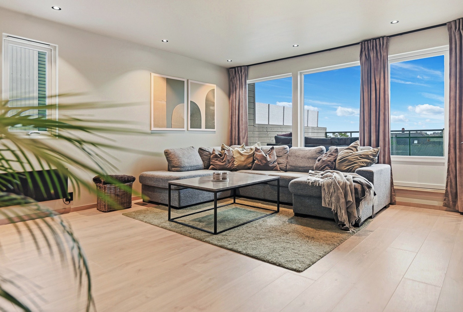 Bjørnåsveien 135 er en flott 4- roms selveierleilighet med garasjeplass og solrik terrasse på 31 m². Galleribilde