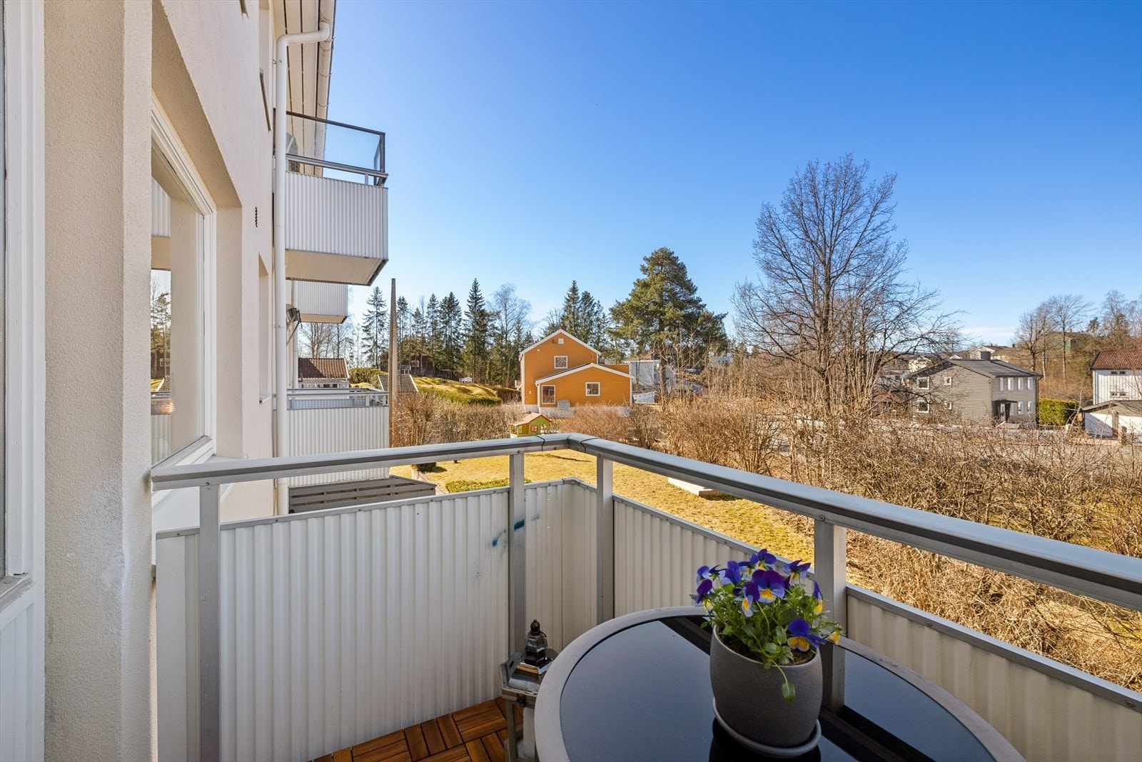 Fra stuen har du tilgang til en vestvendt balkong med ettermiddagssol og kveldssol. Galleribilde