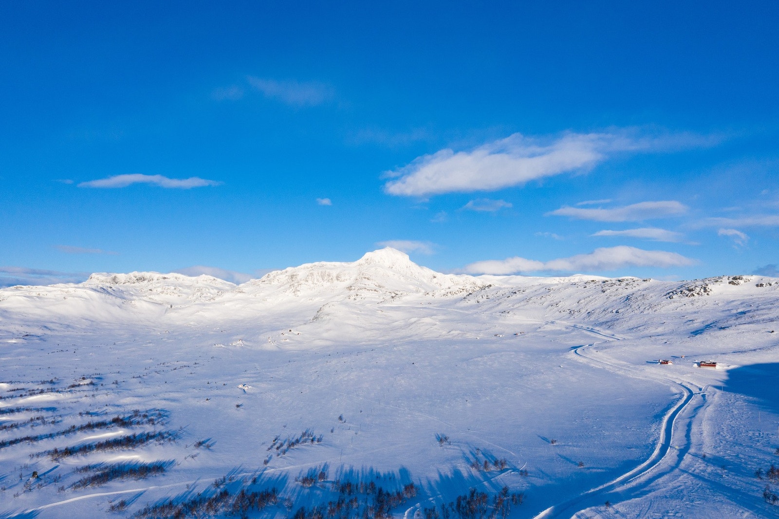 Beitostølen er porten til unike Jotunheimen og andre fjellområder.
Galdhøpiggen (2469 m), Besseggen (1743 m) og Rasletind (2105 m) er de mest populære Galleribilde
