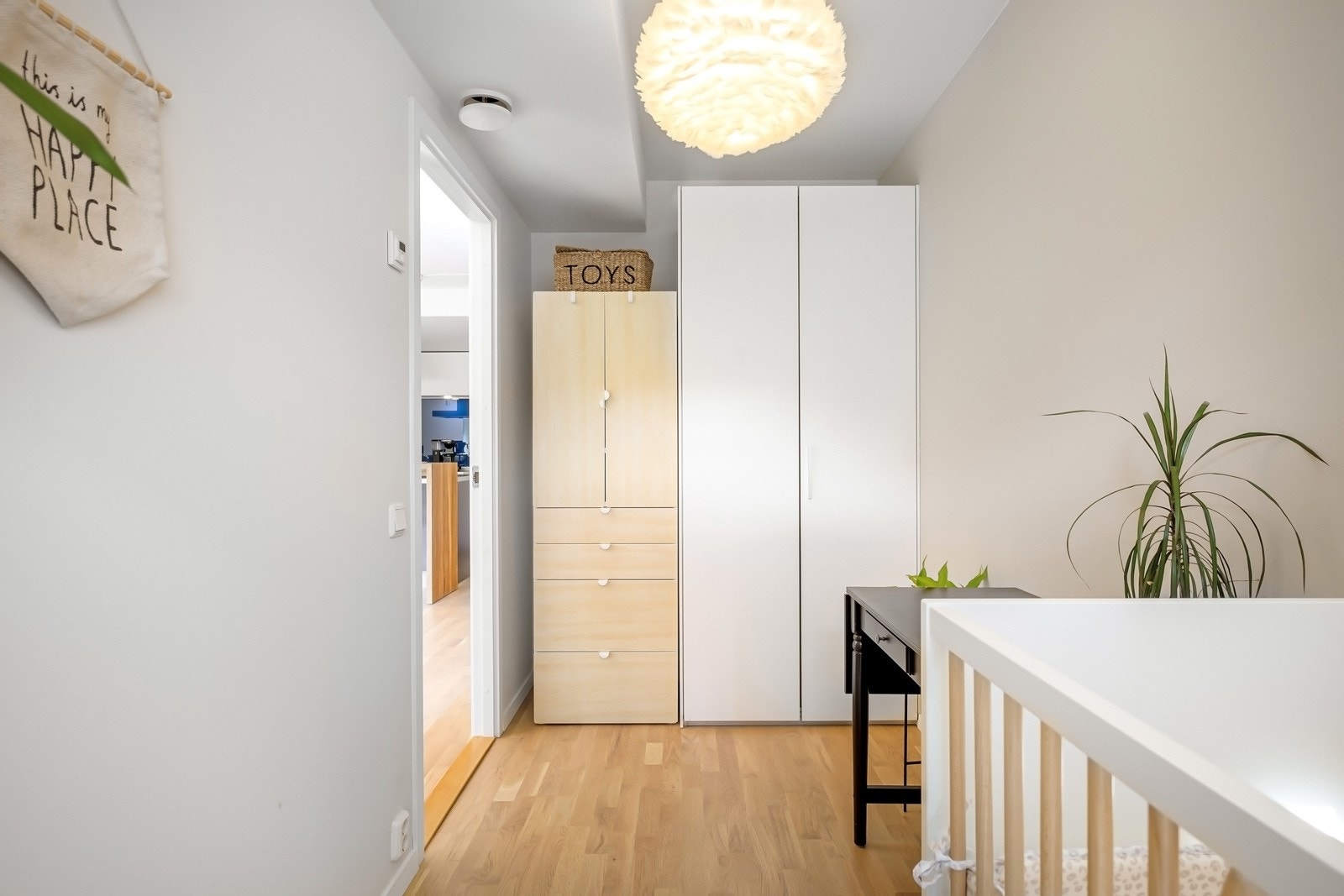 Garderobe også på soverom nr. 2. Galleribilde