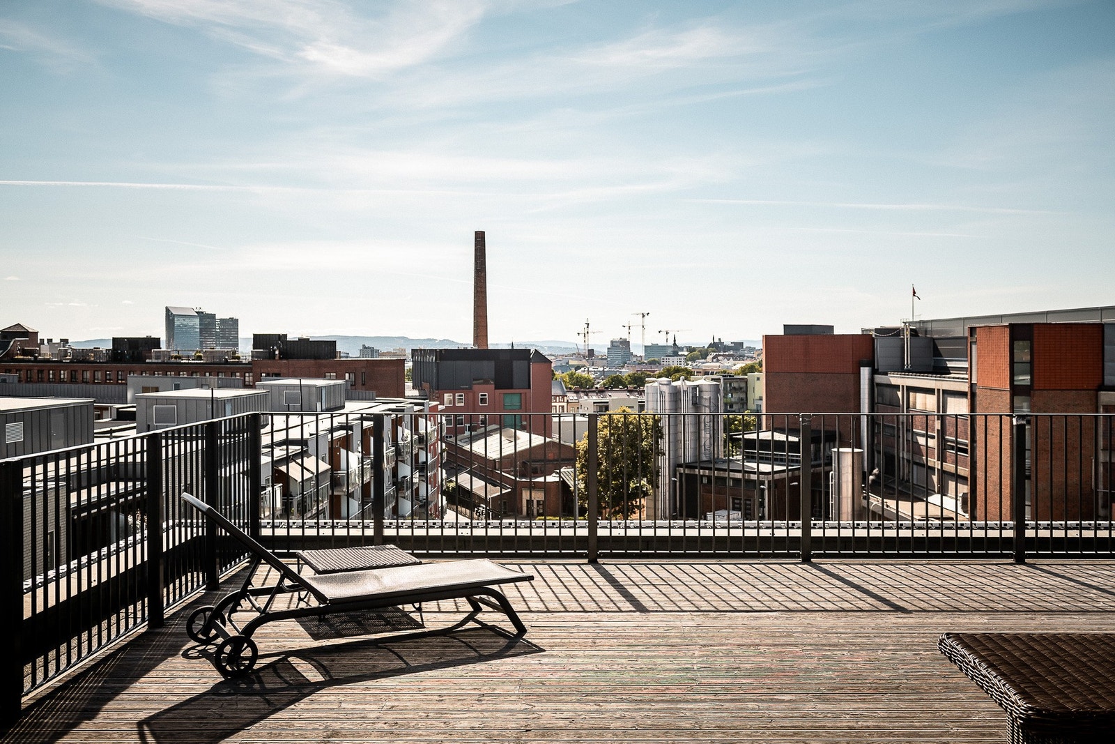 Flere sittegrupper gir rom for både sosialt samvær og rolig avslapning. Galleribilde