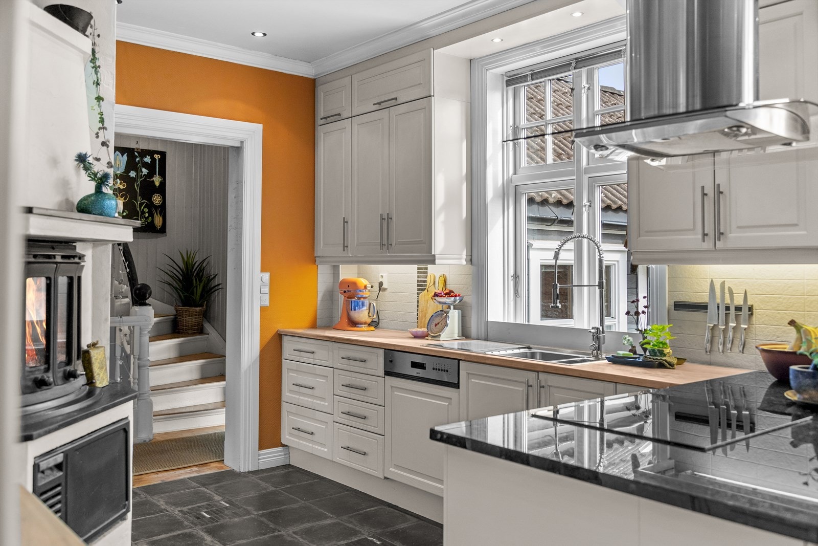 Den koselige peisen gir deilig varme og stemning på mørke vinterkvelder. Galleribilde