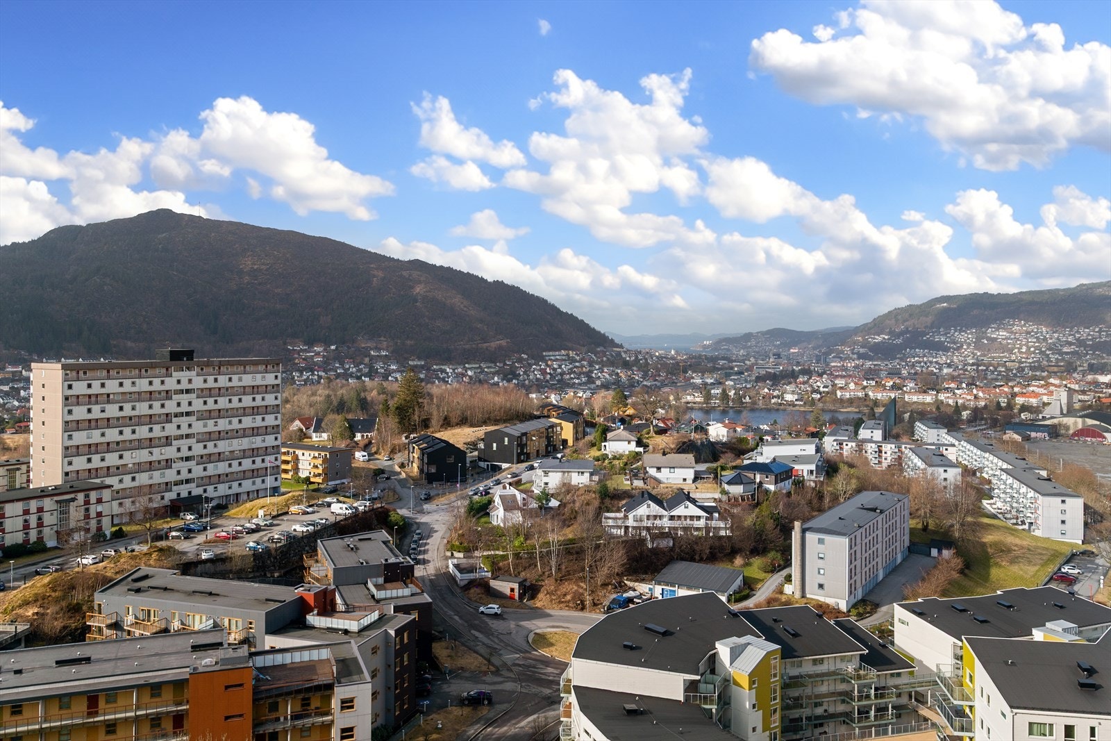 Herlig utsikt over Bergensdalen fra egen altan! Galleribilde