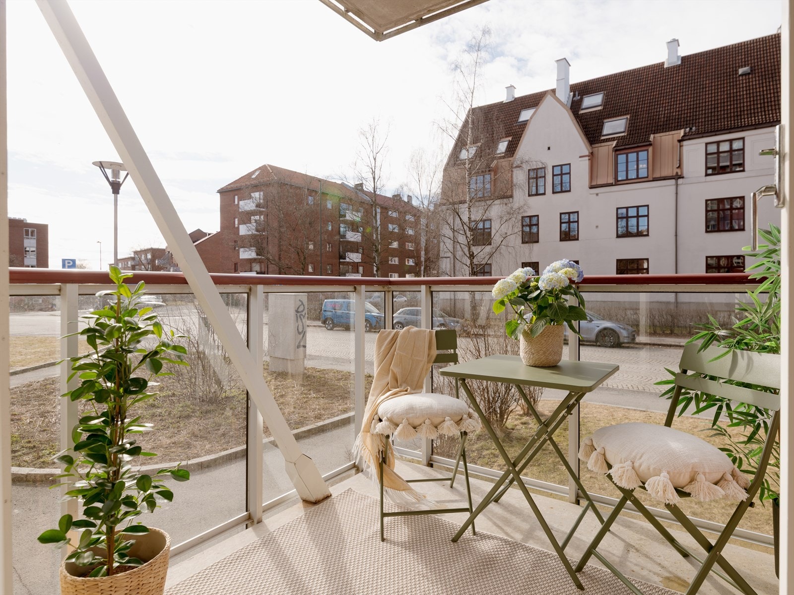 Her er det god plass til sittegruppe og beplantning Galleribilde