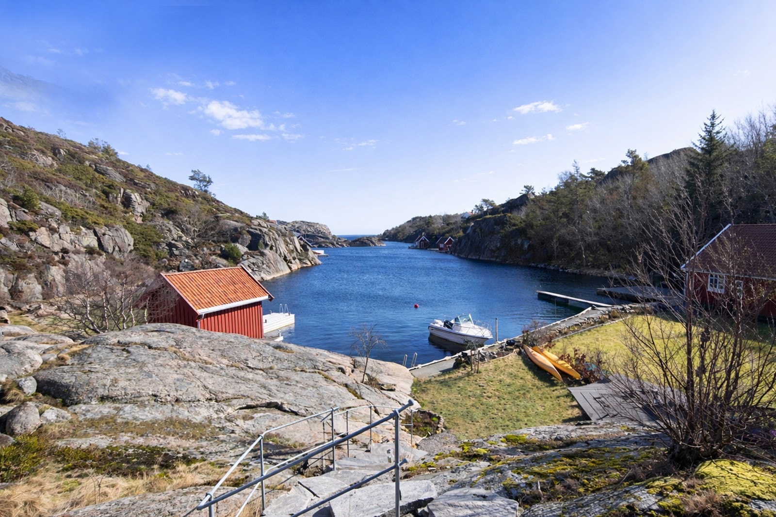 Adkomst fra sjø veien | Båtplass. Galleribilde