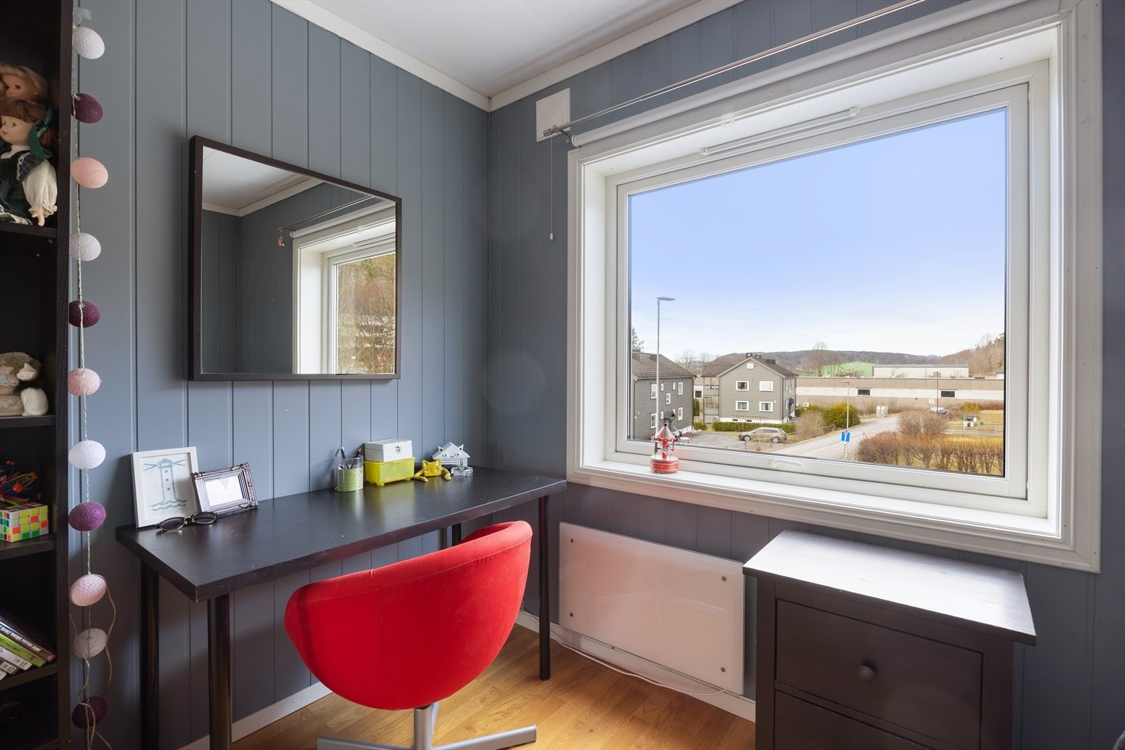 Det ene soverommet er i dag innredet med kontorplass. Galleribilde