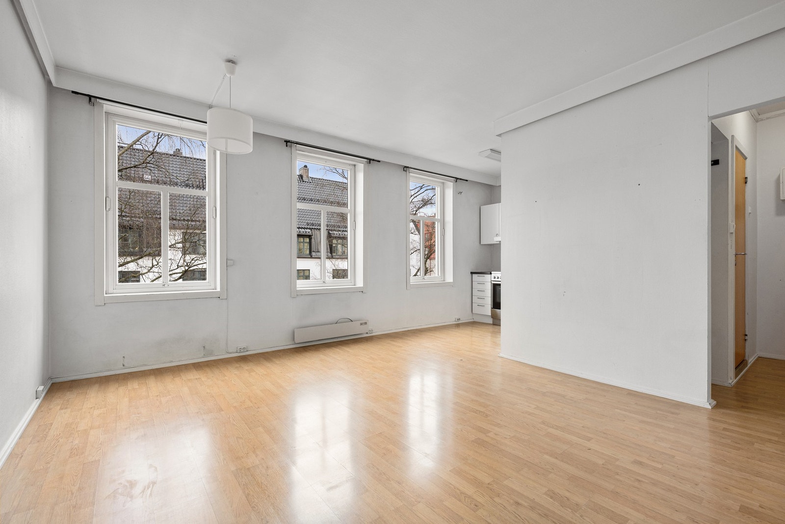 Lys leilighet med noe moderniseringsbehov Galleribilde