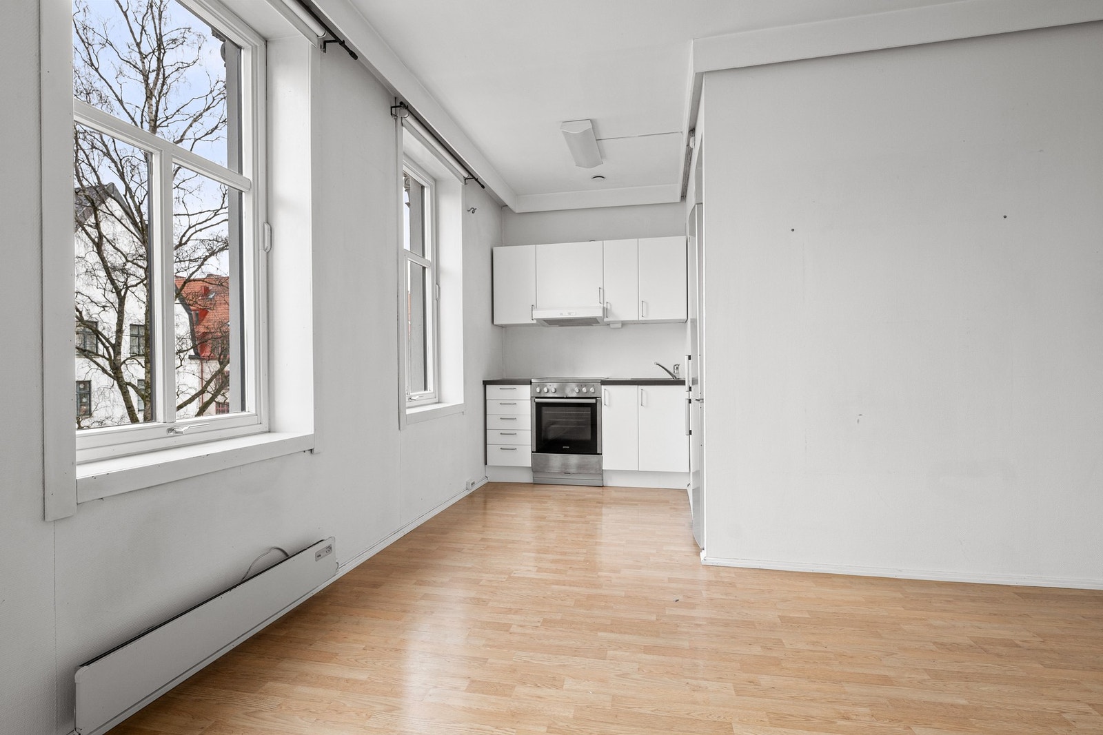 Kjøkken krok som evt. kan lages om til et lite soverom Galleribilde