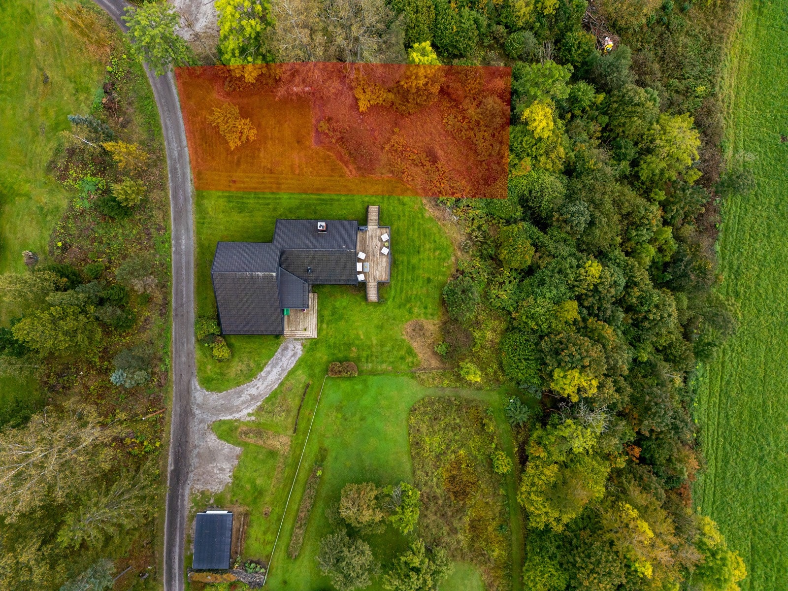 Bilde viser omtrentlig markering av tilleggstomta som følger med i handelen. Galleribilde