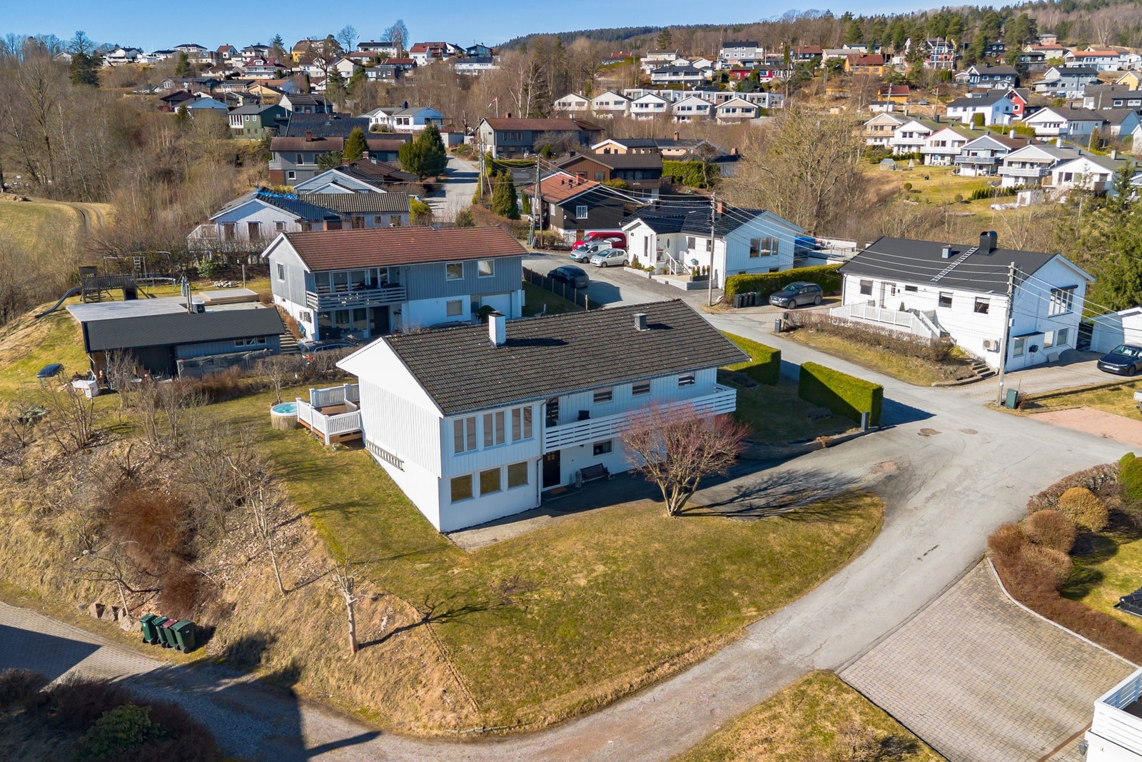 Eiendommen sett fra luften. Galleribilde