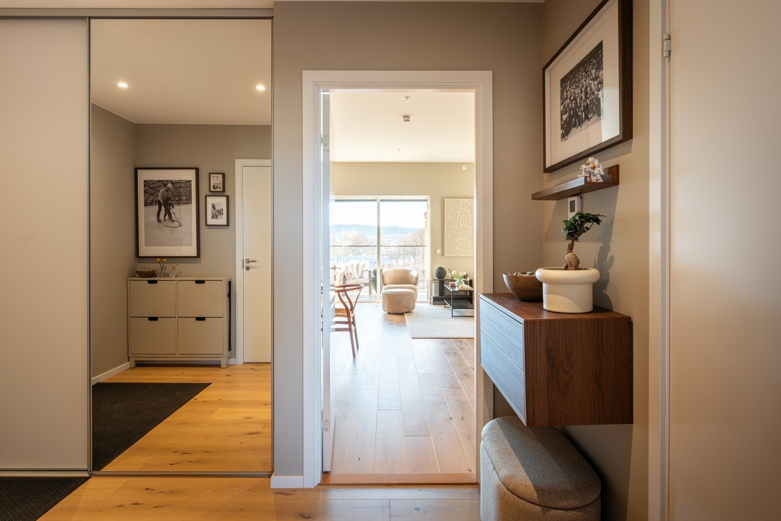 Videre byr leiligheten på to fine soverom og et lekkert bad. Galleribilde