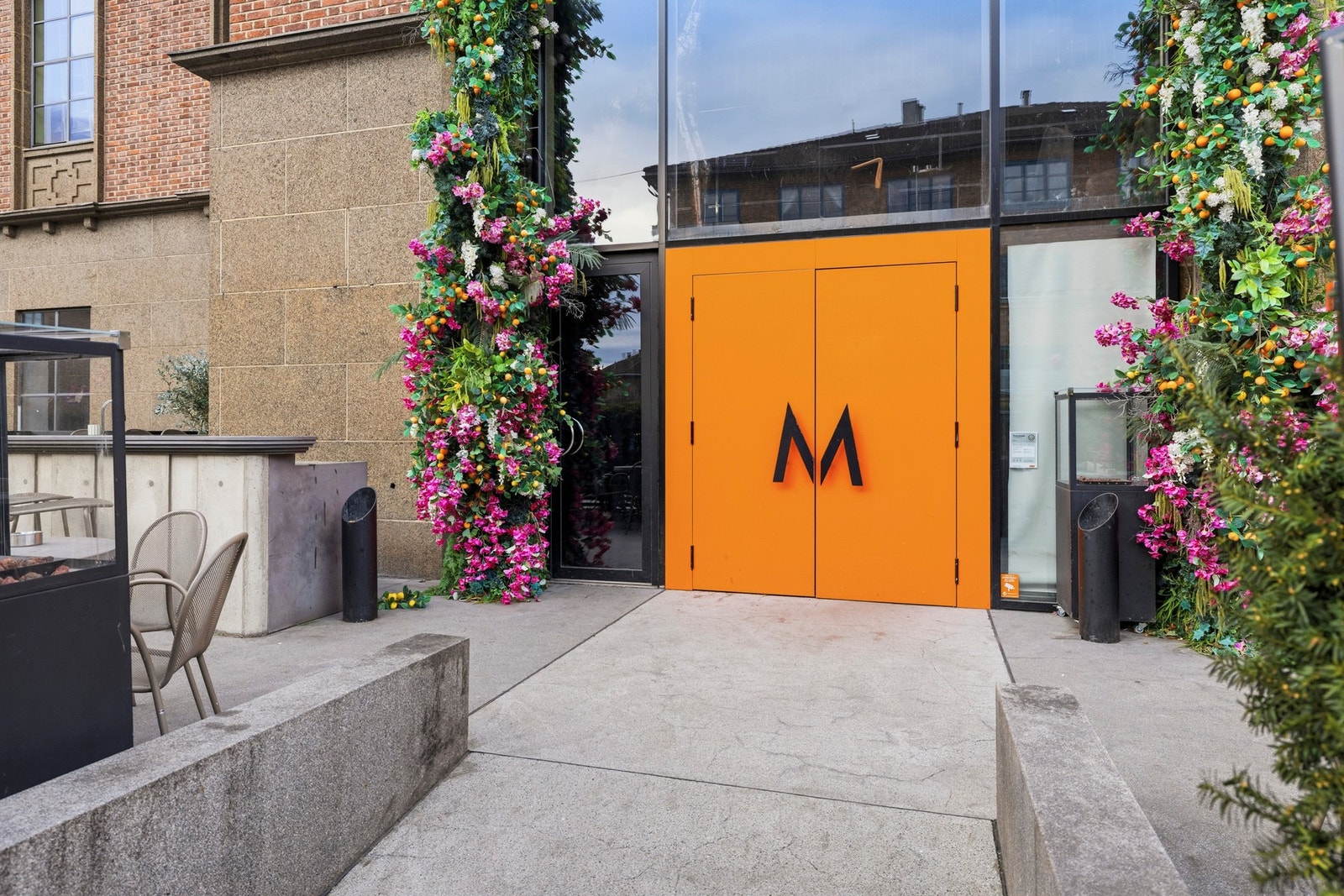 Området byr også på gode shoppingmuligheter, med Bogstadveien like i nærheten, en av Oslos mest populære handlegater med et bredt utvalg av butikker, kafeer og servicetilbud. Galleribilde