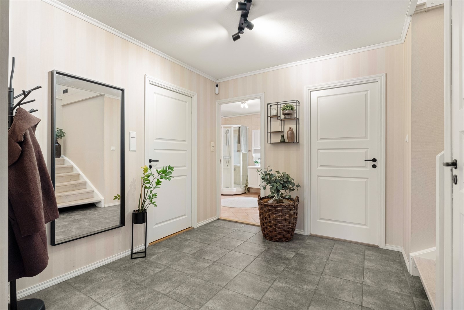 Hallen har et areal på 12,2 m². Galleribilde