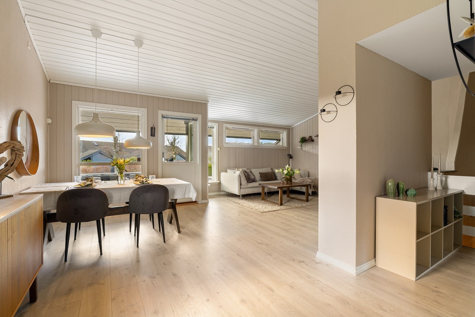 Et romslig og familievennlig enderekkehus med attraktiv beliggenhet i et populært område. Galleribilde