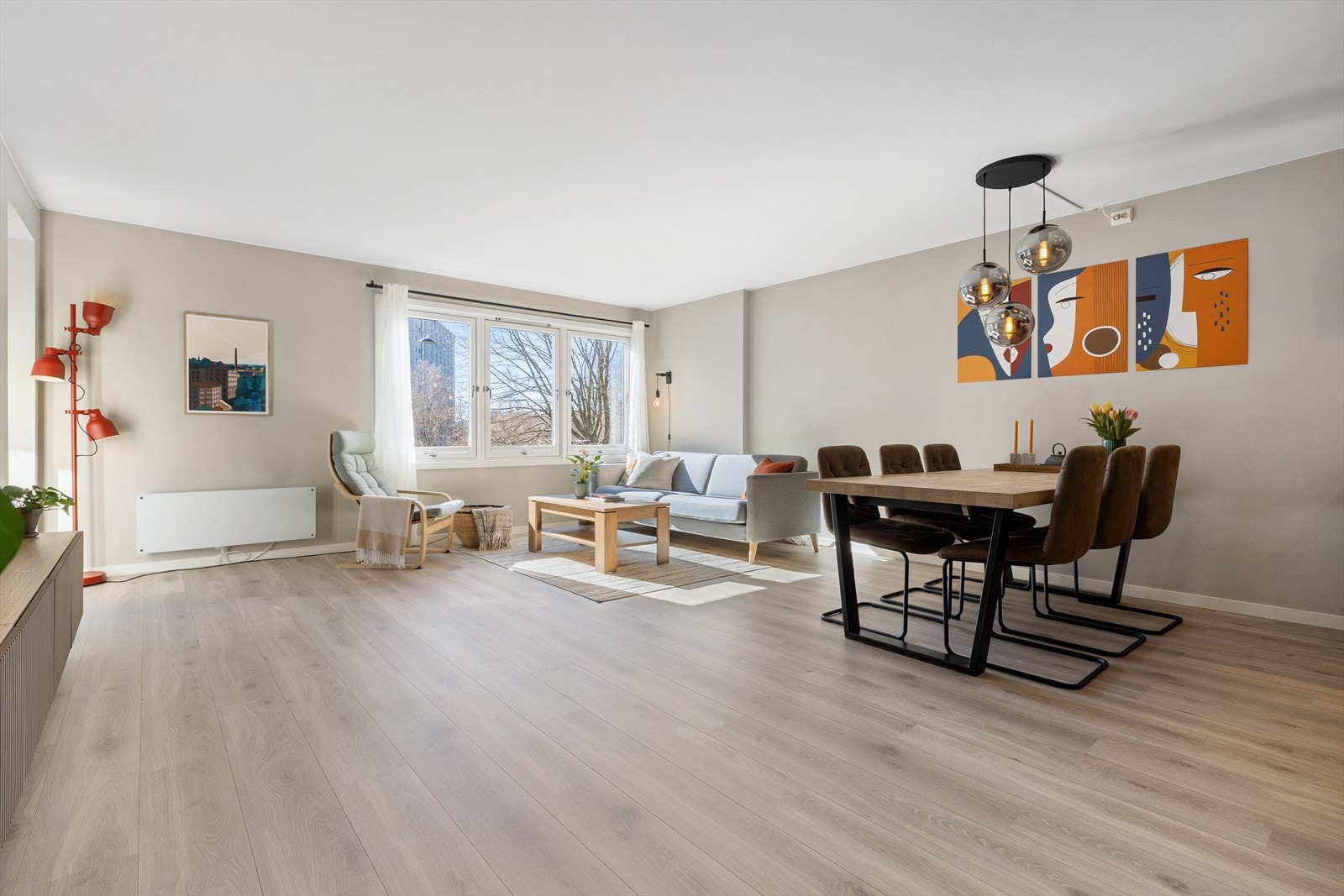 Her får du en lys og moderne 3-roms med grønn og tilbaketrukket beliggenhet midt på Grünerløkka. Galleribilde