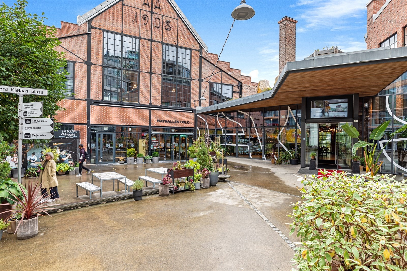 På den andre siden av elven ligger Vulkan-området, et moderne og kreativt knutepunkt med Mathallen som midtpunkt. Her finner du et spennende utvalg av matkonsepter, restauranter og barer, samt hotell og treningssenter. Galleribilde