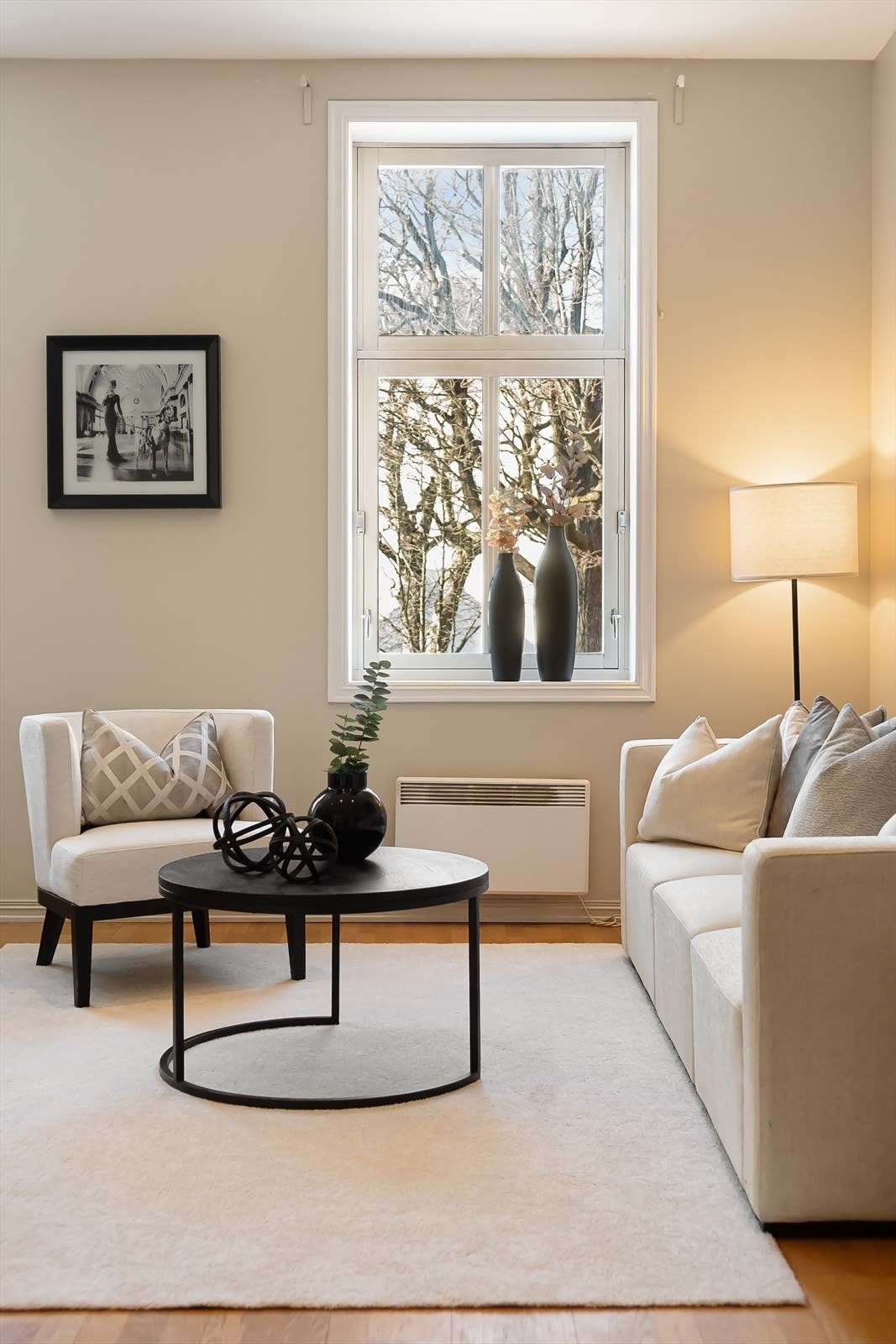 Fritt utsyn og lite innsyn er gjennomgående i hele leiligheten Galleribilde