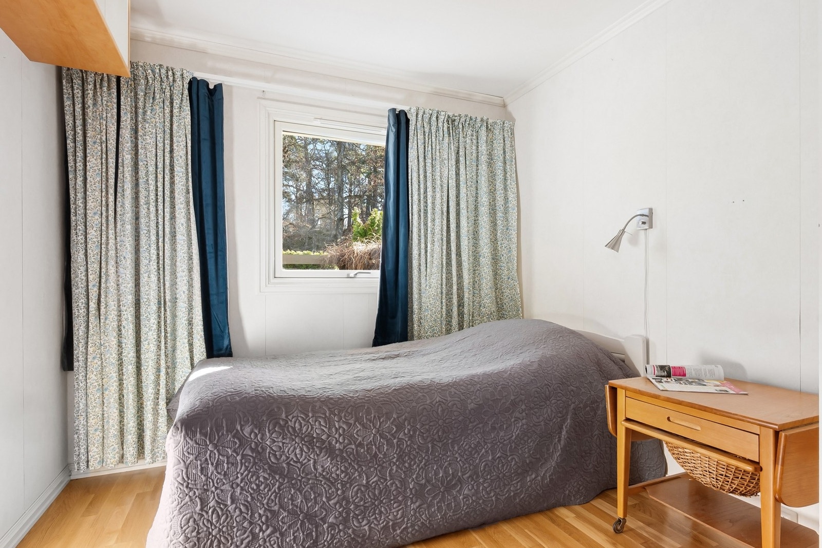 Hovedsoverommet er innredet med praktisk skyvedørsgarderobe! Galleribilde